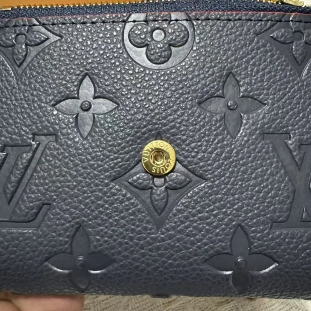 Louis Vuitton Victorine Wallet - Picture 7 of 8
